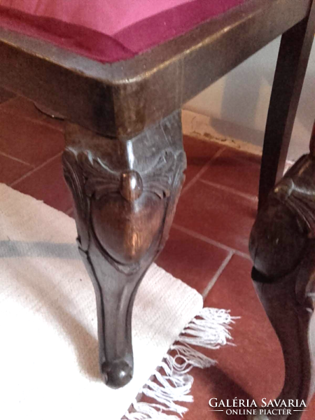 Antik barokk faragott támlás és faragott lábú kárpitozott szék , 2 db  egyben eladó