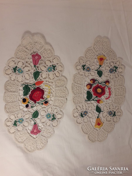 I offer it at a favorable low price!!! 6 pieces of risel embroidered Kalocsa tablecloths together