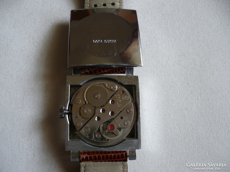 Egy NOS Mortima Mayerling mechanikus óra a ritkaságok és különlegességek kedvelőinek