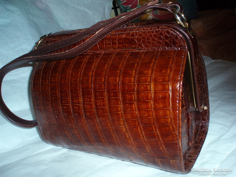 Wonderful vintage genuine crocodile handbag, shoulder bag.