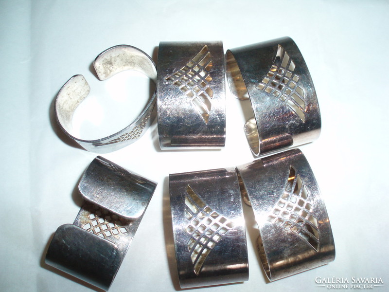 Beautiful silver plated napkin rings