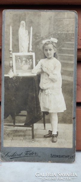 Antik fotó kemény karton ! 1900as évek eleje,leàny fotó első áldozàs.