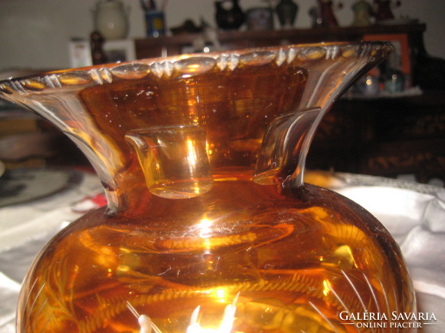 Polished glass vase in yellowish-brown color, flawless, beautiful condition 15 x 17.5 cm