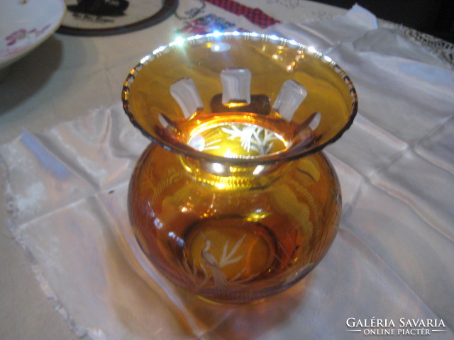 Polished glass vase in yellowish-brown color, flawless, beautiful condition 15 x 17.5 cm