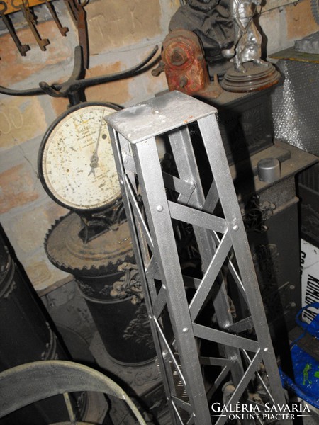Kovács-Manó alkotás Retro Loft lámpa Acél oszlop láb ipari szegecselt industrial vas vintage