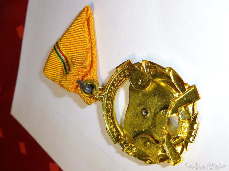 Katonai kitüntetés a haza szolgálatáért felirattal, átmérője 3,8 cm. Vanneki!