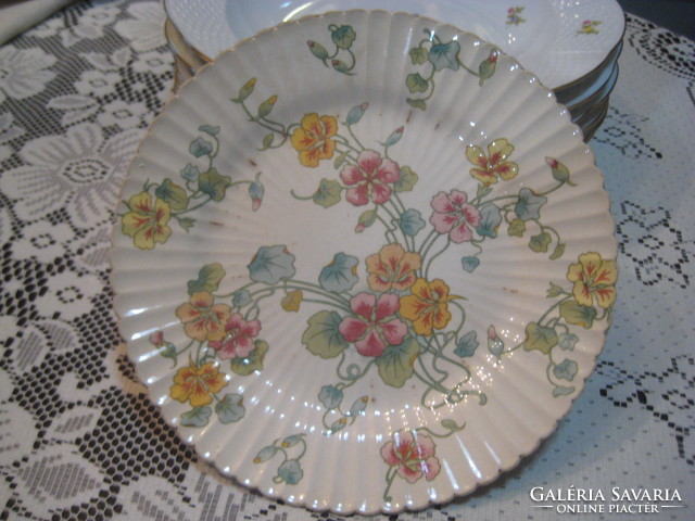 Saarregeumines tányér  1950 . régi szép virág dekorral    19,6  cm