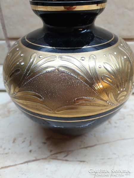 Gyönyörű fekete, aranyszegélyes, mintás  váza eladó!