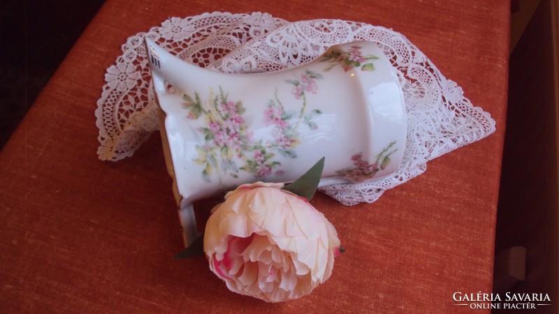 Gyönyörű rózsafüzéres,antik (vintage) porcelán kancsó--különleges forma és fül./Pfeiffer-Lowenstein/