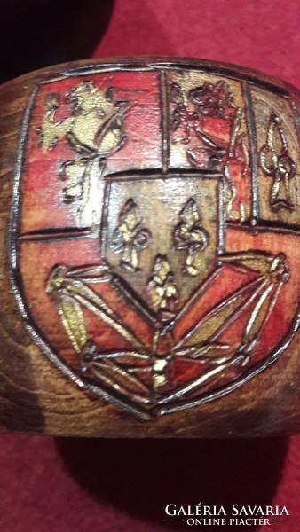 Címeres fa szalvétagyűrű pár