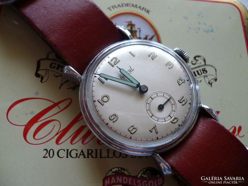 Lancyl is a very rare and beautiful Swiss watch from the 1940s