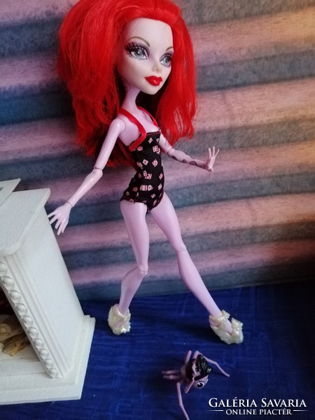 Barbie monster high