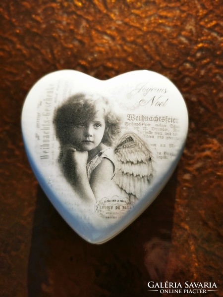 Angelic heart-shaped bonbonier
