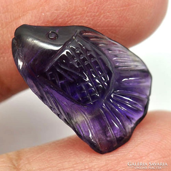Real, 100% natural carved/engraved purple amethyst fish 8.22ct (st. - Almost translucent)
