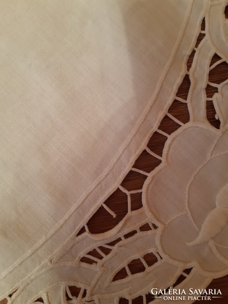 Snow-white madeirah tablecloth 67cm