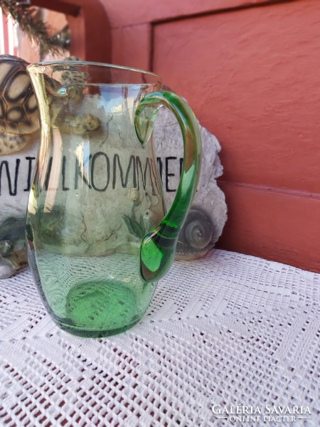 Retro zöld  üveg 20  cm magas Gyönyörű kancsó  nosztalgia darab Gyűjtői szépség paraszti dekoráció