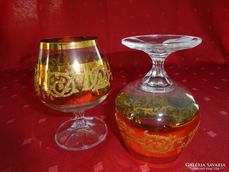 Üveg konyakos pohár, arany díszítéssel, magassága 11 cm.  2 db egyben eladó. Vanneki!