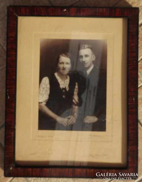 Old 1943 wooden frame with photo of married couple - picture frame with photo
