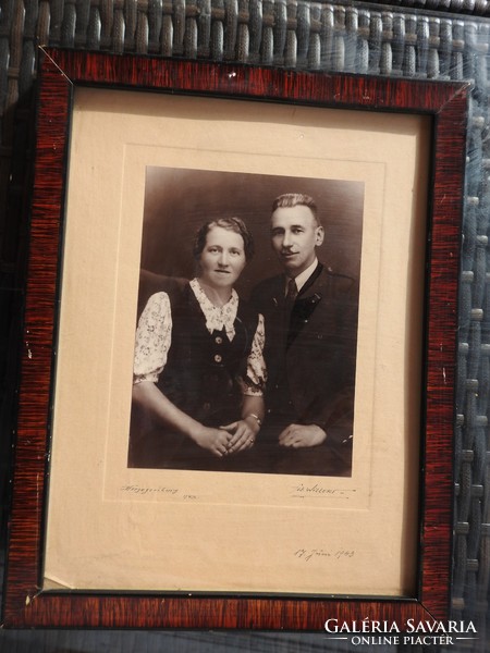 Old 1943 wooden frame with photo of married couple - picture frame with photo