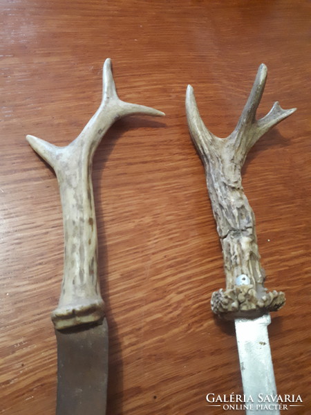 2 hunter knives
