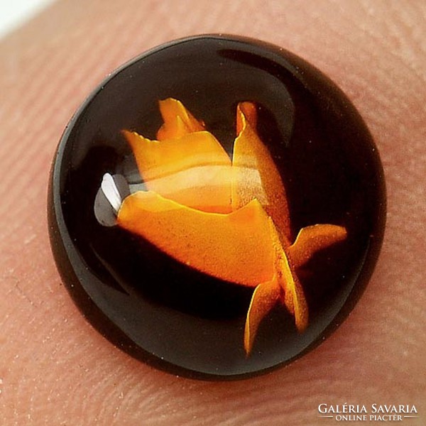 Real, 100% natural engraved Baltic amber gemstone 0.76 ct - value: HUF 10,700