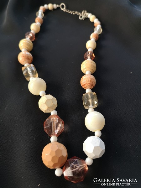 A special natural-colored faceted bijoux