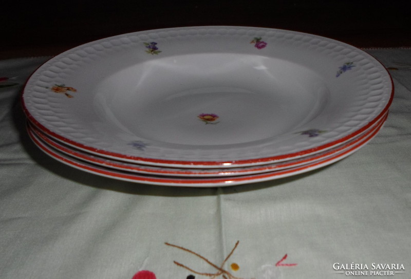 Zsolnay porcelán, virágos (mély) tányérok