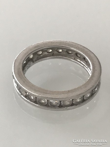 Ezüst karikagyűrű gyémántcsiszolású  cirkonokkal, 57-es méret