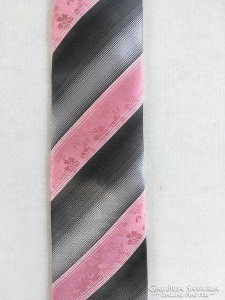 Retro style silk tie in perfect condition