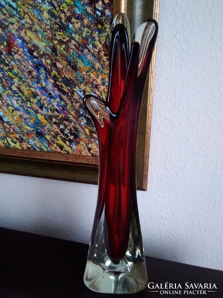 Josef Hospodka terve alapján készült, cseh bíbor színű rétegelt művészi váza!