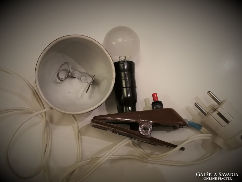 Régi, retro, barna színű Szarvasi csíptetős gomba lámpa