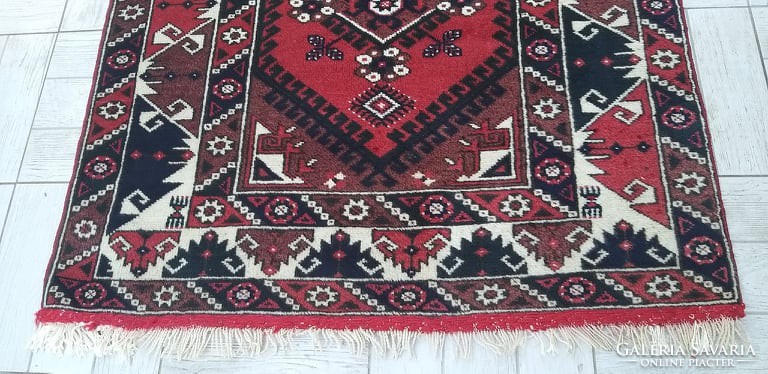 Nice pattern 112x182 hand-knotted wool Persian rug 39p_09