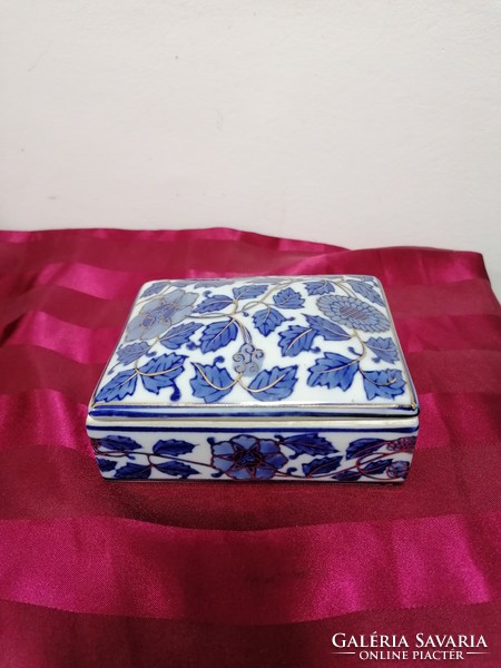 Porcelán bonbonier kék - arany színű mintával