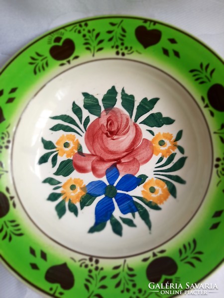 Rózsás porcelán-fajansz falitányér