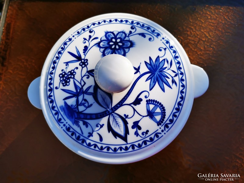 Bowl of Meissen patterned kahla soup