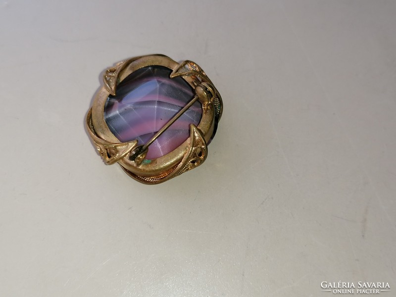 Bross, kitűző szürkés lilás Achát kővel 