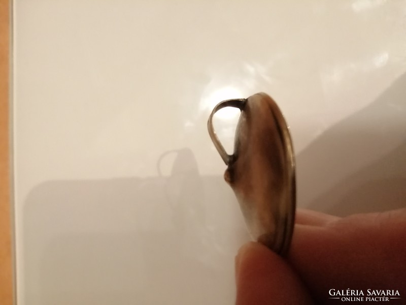 Csigavonalas kerek kézműves ezüst medál színezett cirkóniával