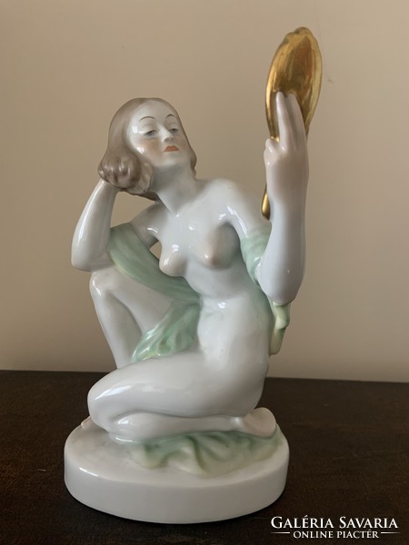 Herendi porcelán akt fésülködő figura
