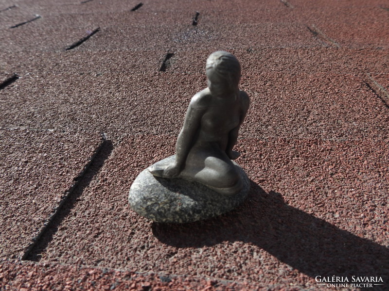 Nude woman on stone - nude sculpture