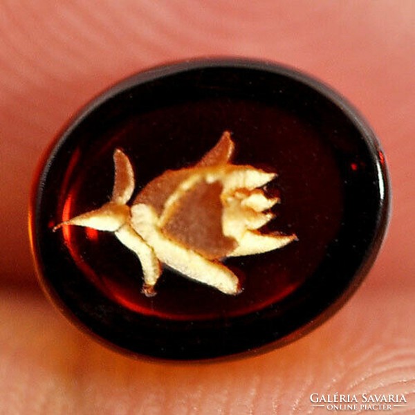 Genuine 100% Natural Engraved Baltic Amber Gemstone 0.70ct - st. Cleanliness