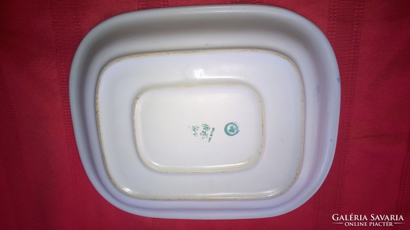 Porcelain baking dish v. Offering bowl with thick walls, never used as a tray, new condition