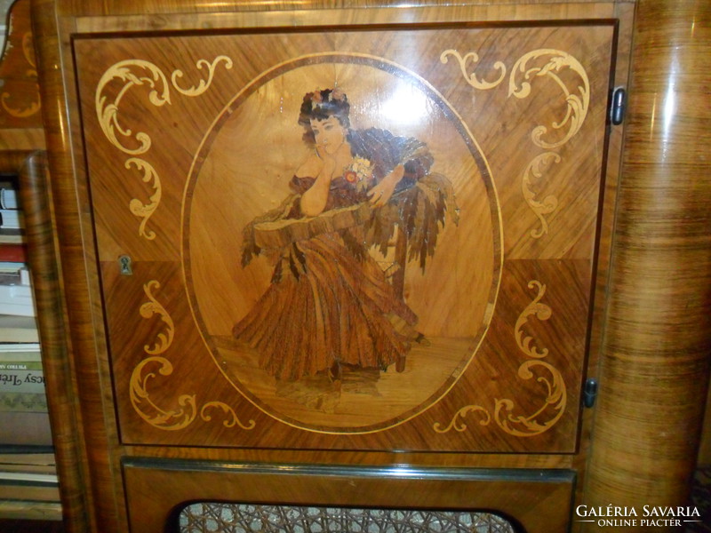 Intarziás zeneszekrény, 1900-as évek első feléből