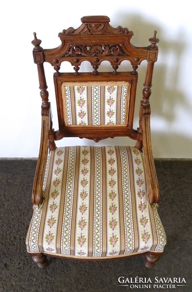 1D130 Antik tornyos faragott ónémet fotel