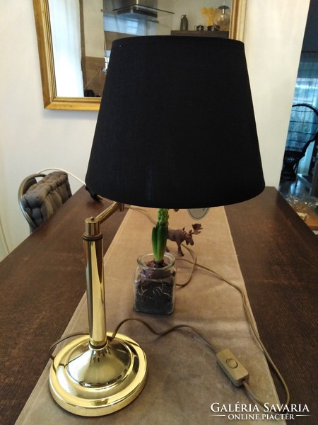 Table lamp with classic lines, with a black shade.