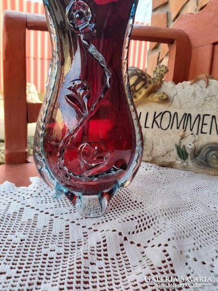 Gyönyörű bordó régi üveg szakított váza , Gyűjtői szépség nosztalgia falusi dekoráció  1
