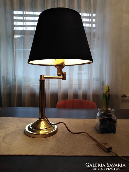 Table lamp with classic lines, with a black shade.