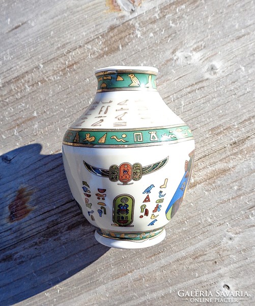 Fathi Mahmoud porcelán kis váza