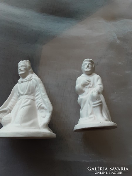 White, unpainted 9.5 cm high plaster sculptures, religious theme