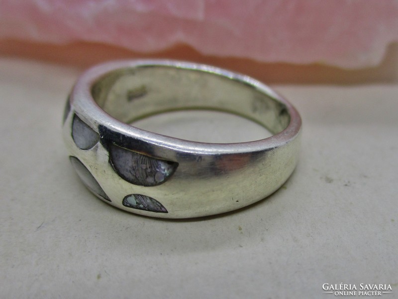 Nagyon szép ezüst gyűrű gyöngyházzal és markazitokkal