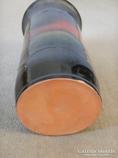 Ceramic vase (23.5 cm high)